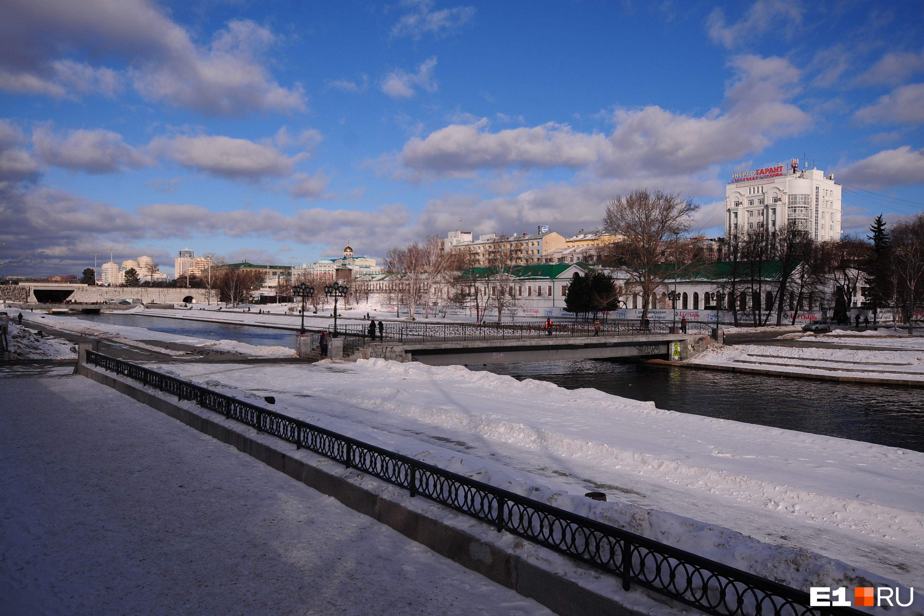 Исторический сквер Екатеринбург зимой