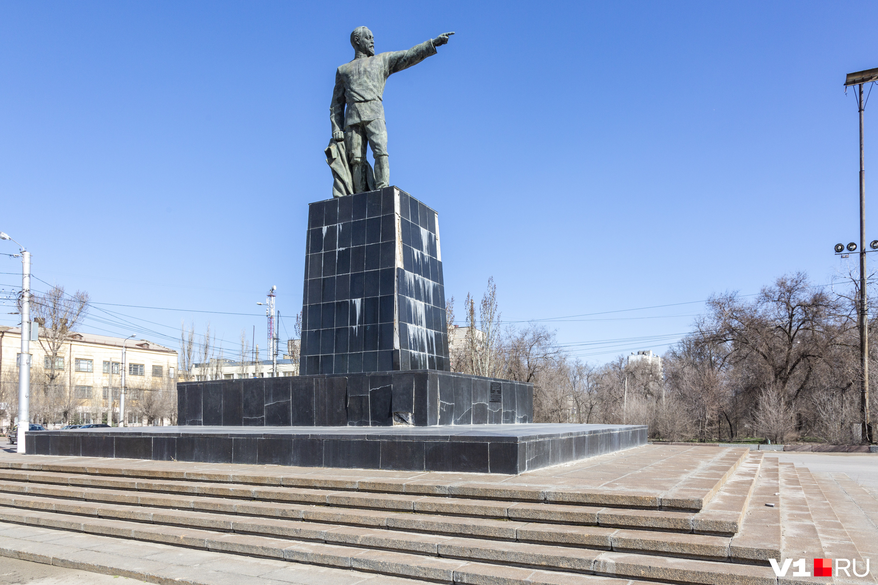 площадь дзержинского в волгограде