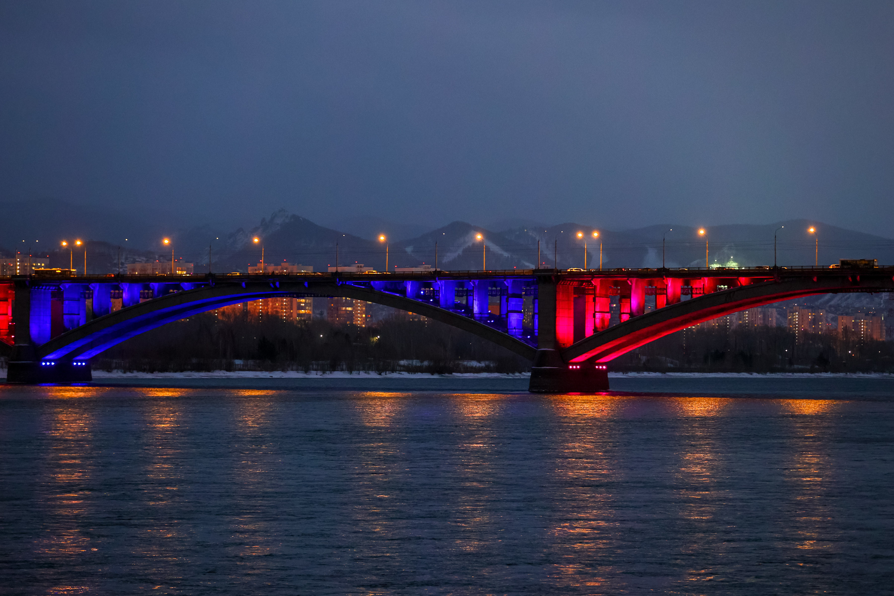 Коммунальный мост через Енисей в Красноярске