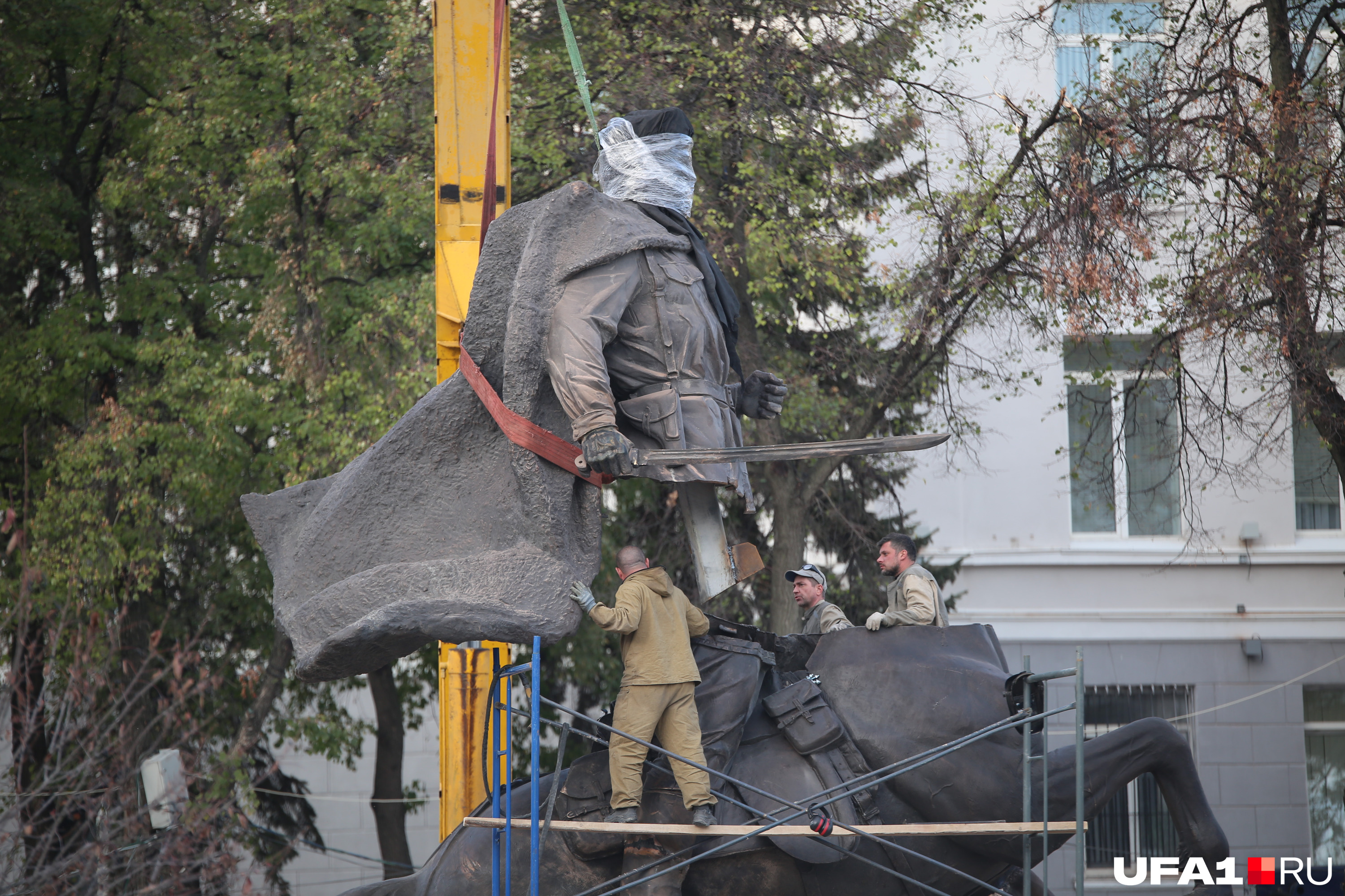 памятник шаймуратову в уфе на советской площади