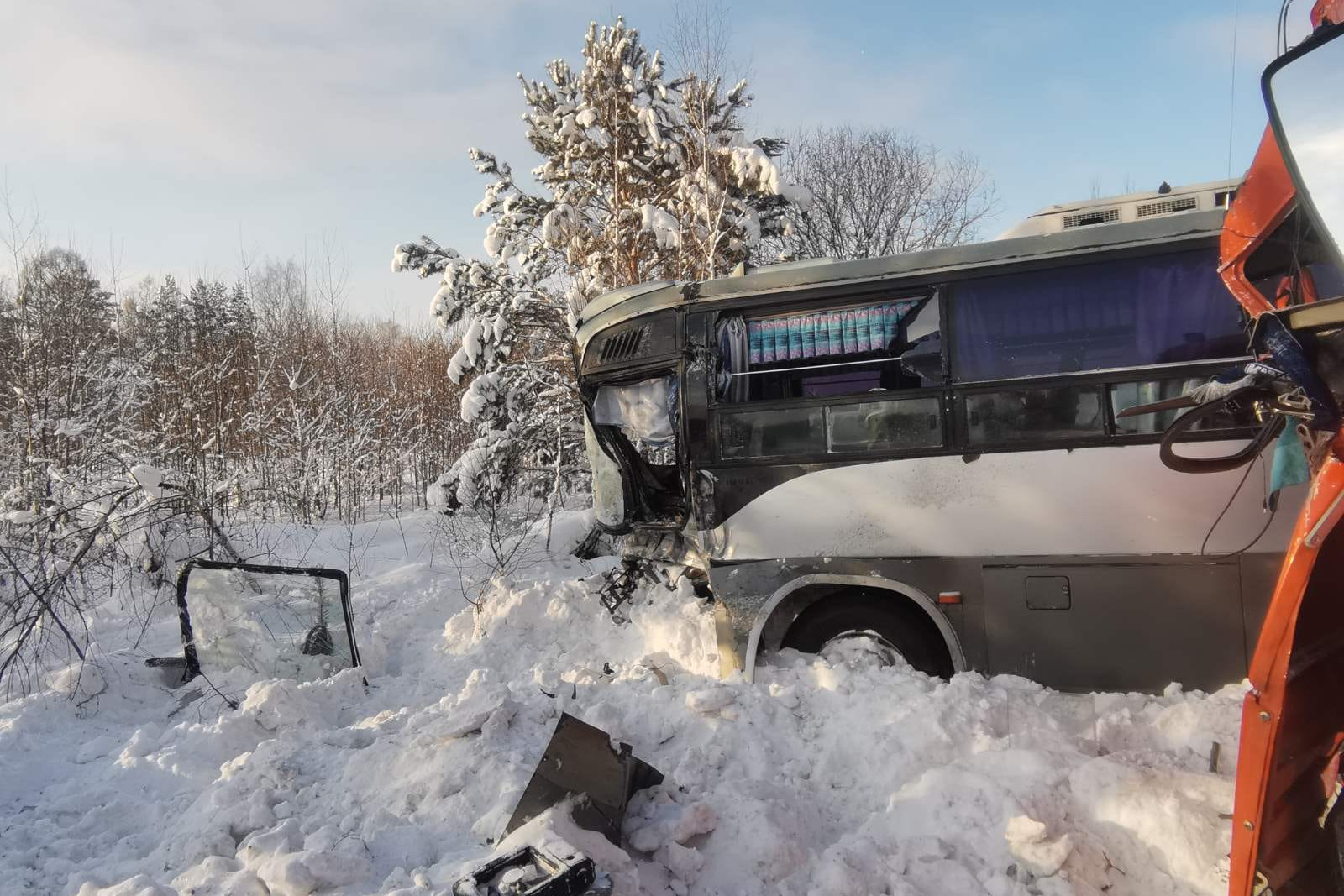 Автобус на трассе