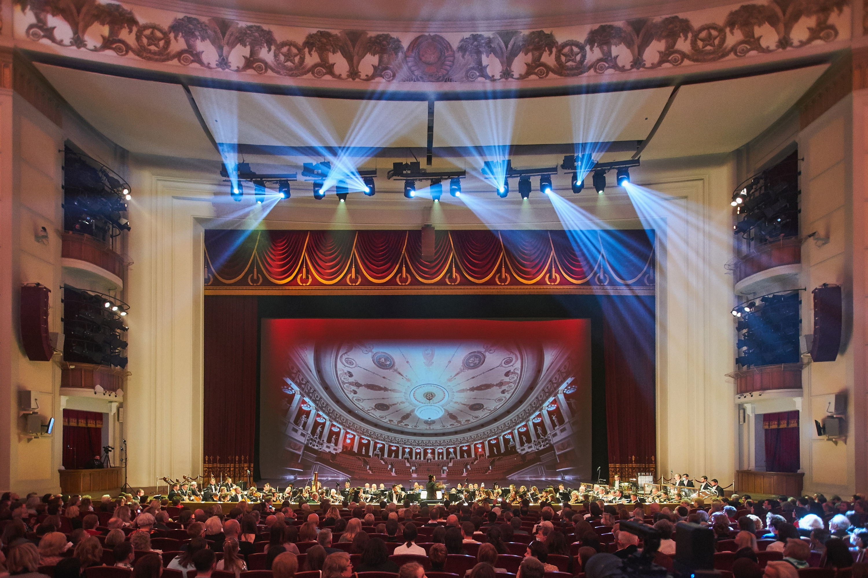 театр чихачева фото большого зала