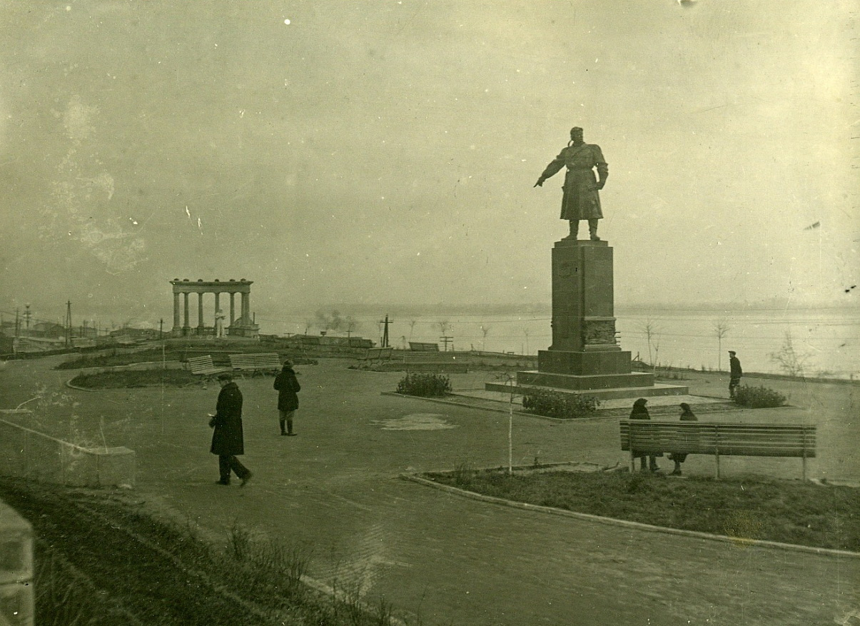 Памятник Хользунову Сталинград