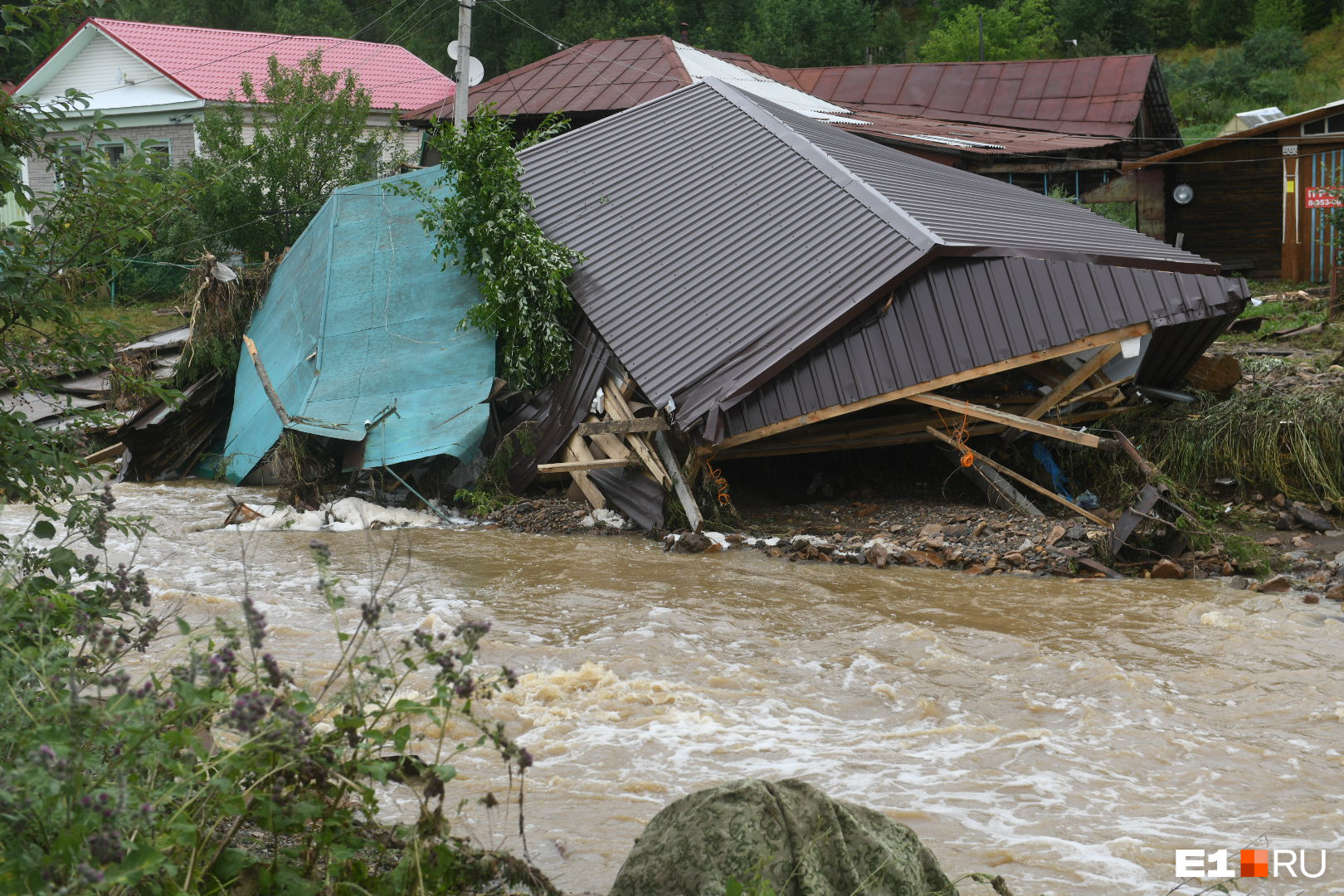 Наводнение в нижних Сергах Свердловской области