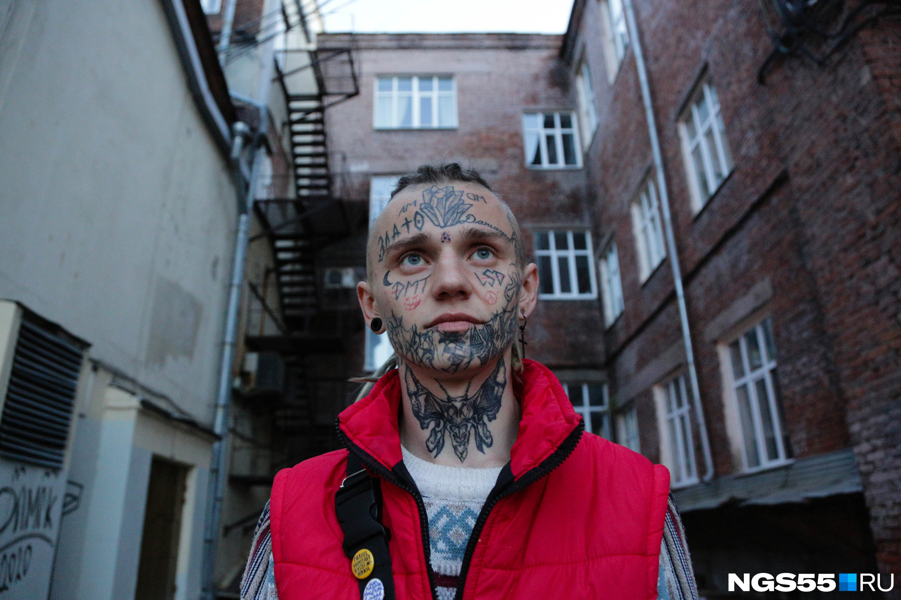 Человек с татуированным лицом Казань
