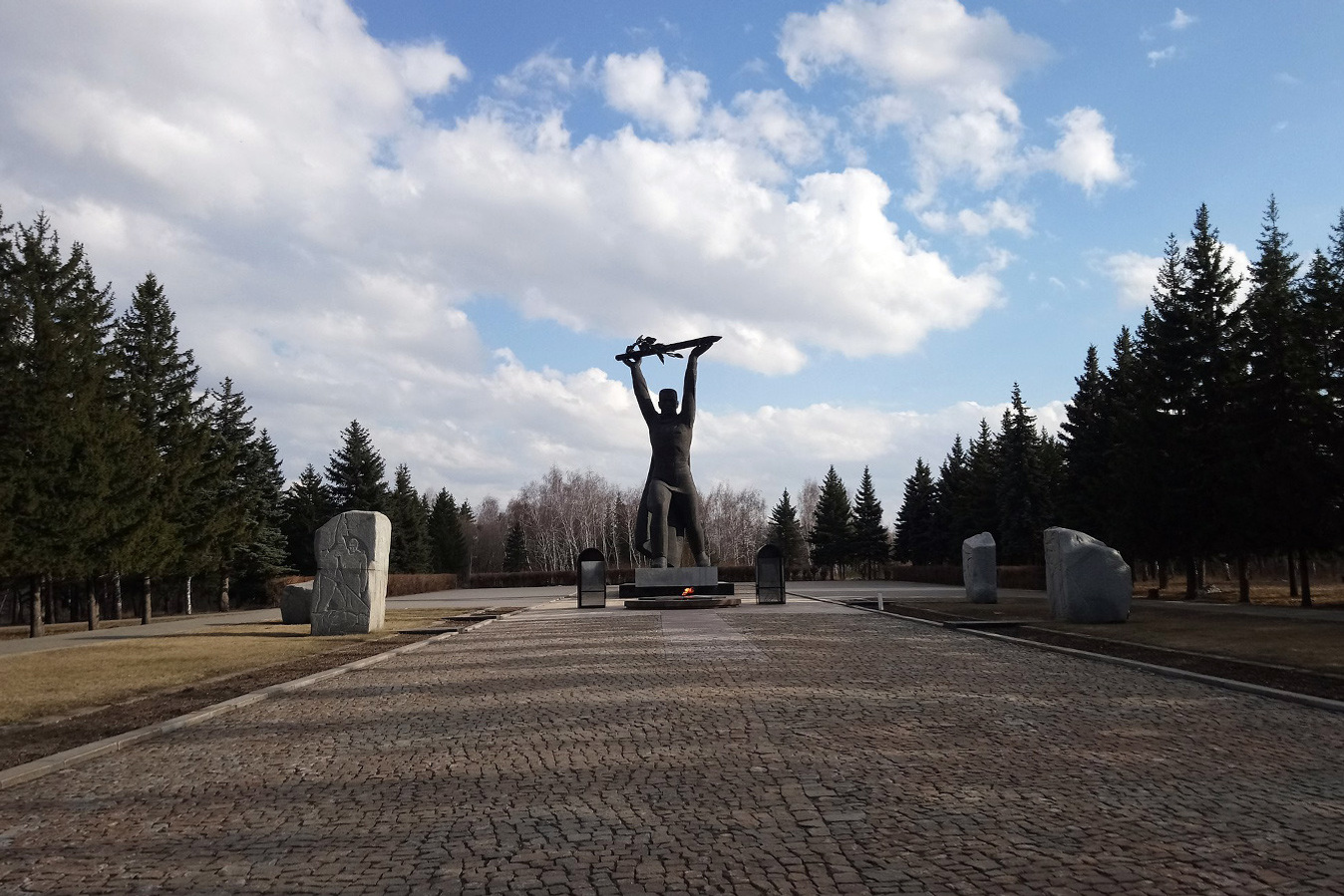 памятник в парке победы омск