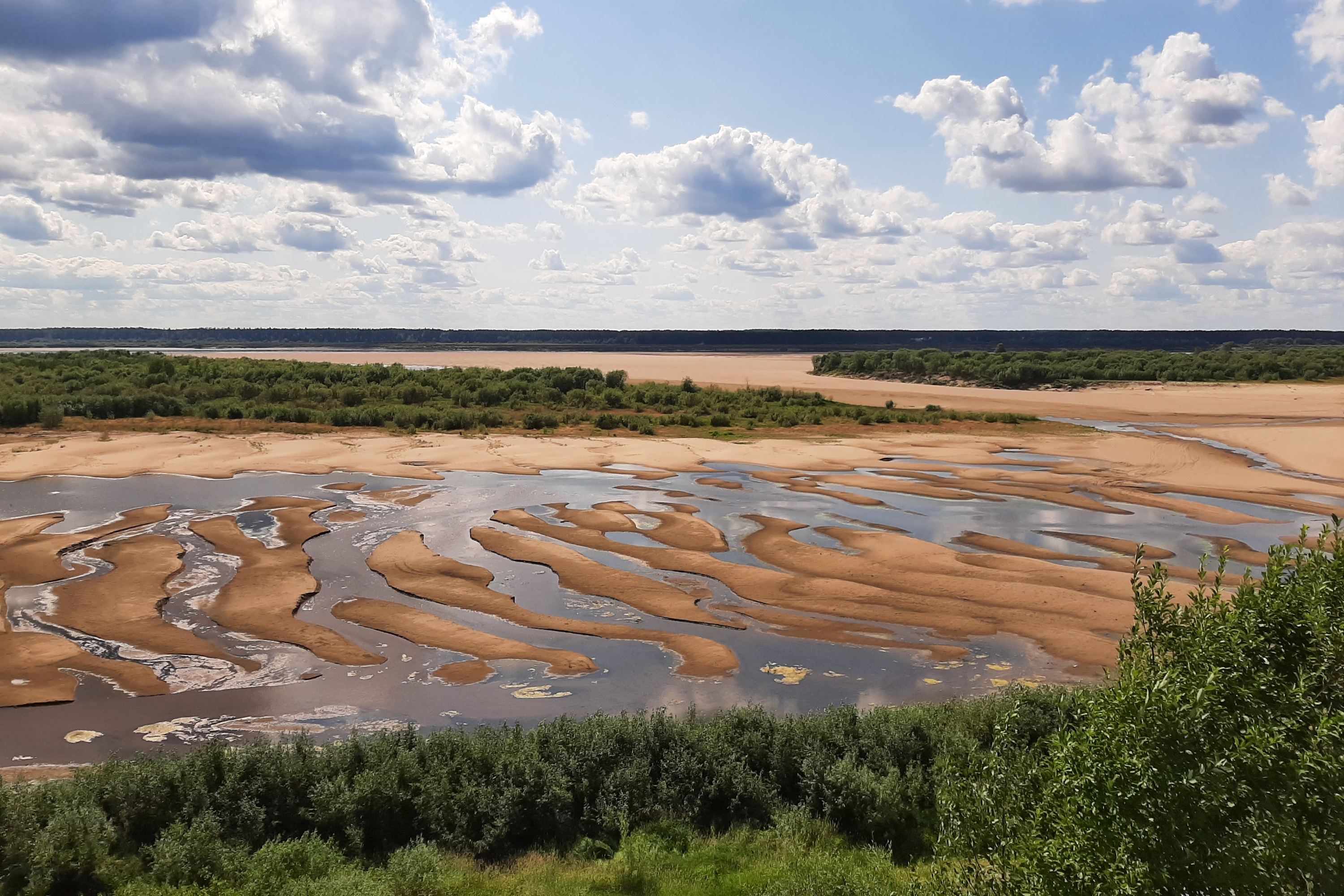 Река Северная Двина обмелела