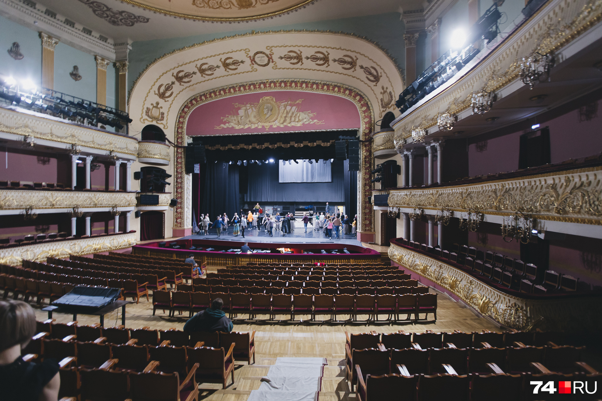Театр оперы и балета Челябинск внутри