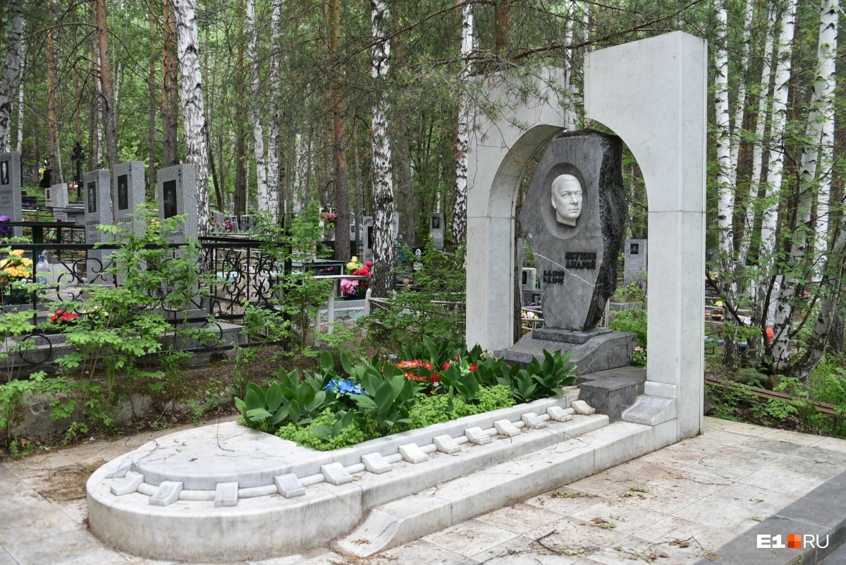 Нижне-Исетское кладбище Екатеринбург