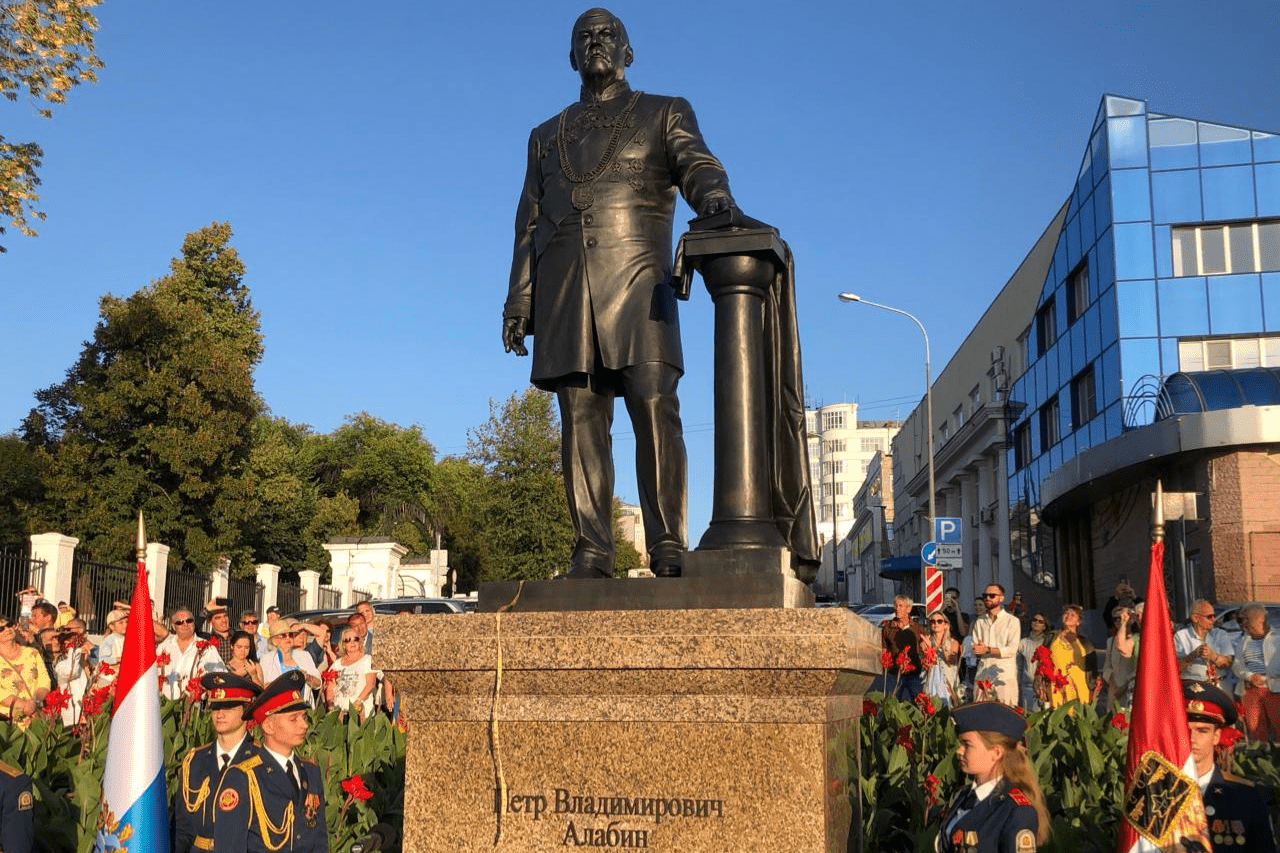 памятники на набережной самары