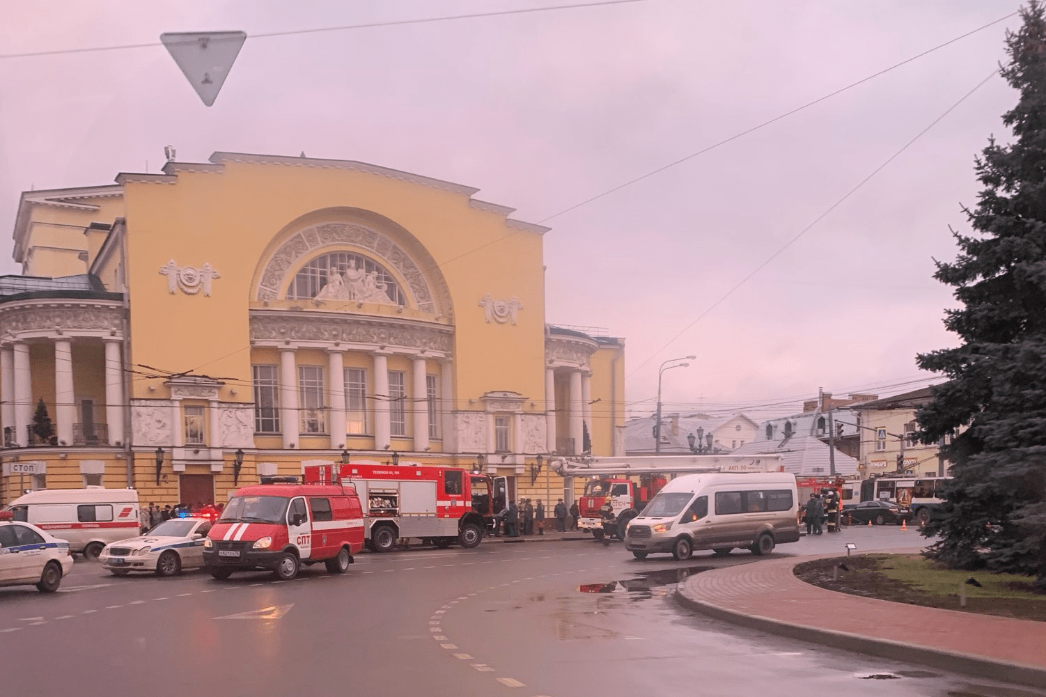 волковский театр ярославль зал