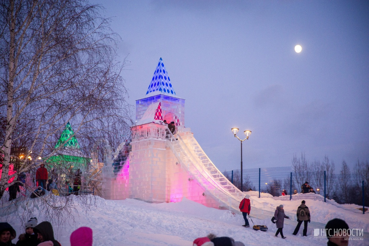 ледовый городок на набережной