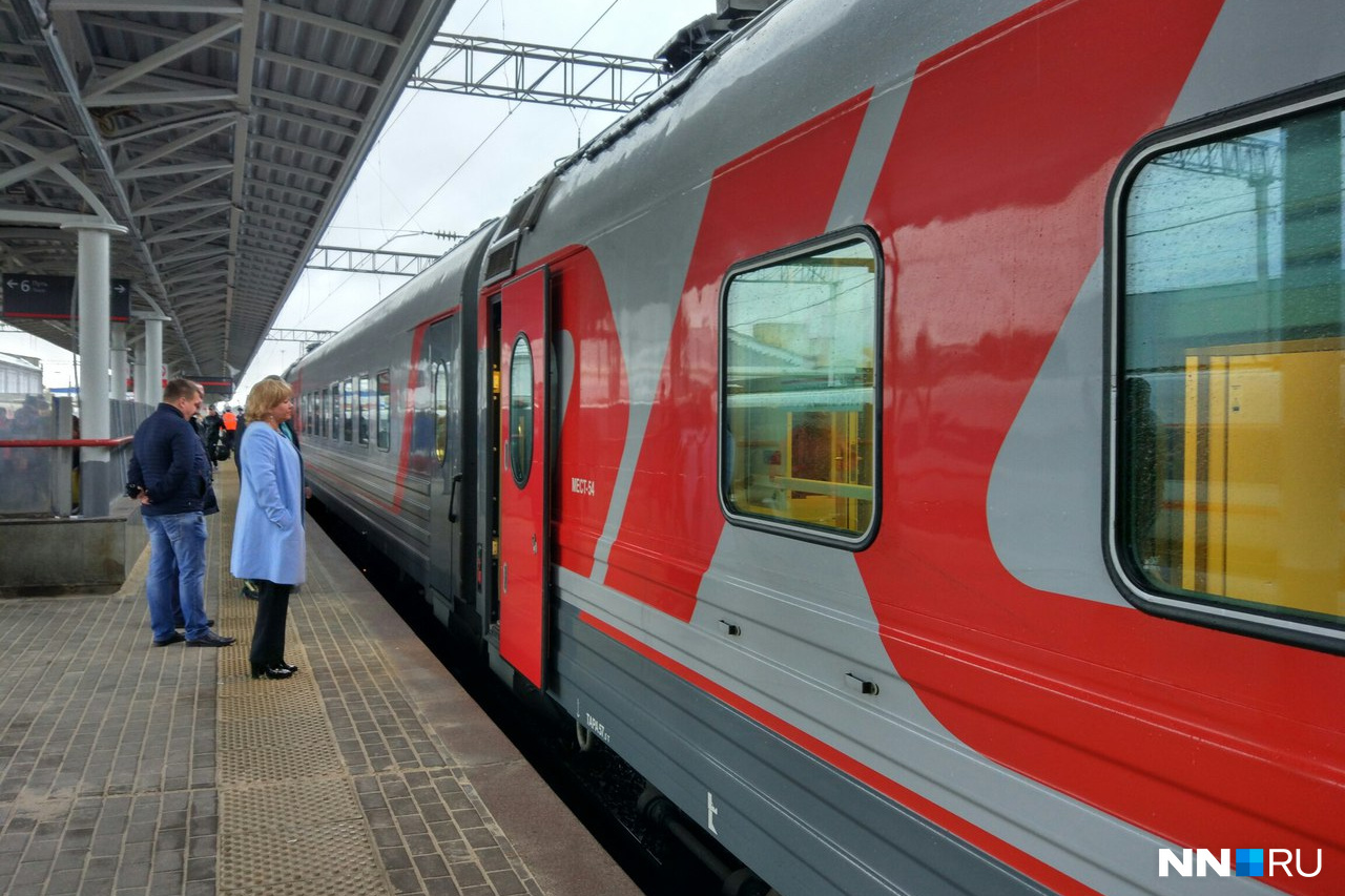 Фирменный Волга поезд 060а