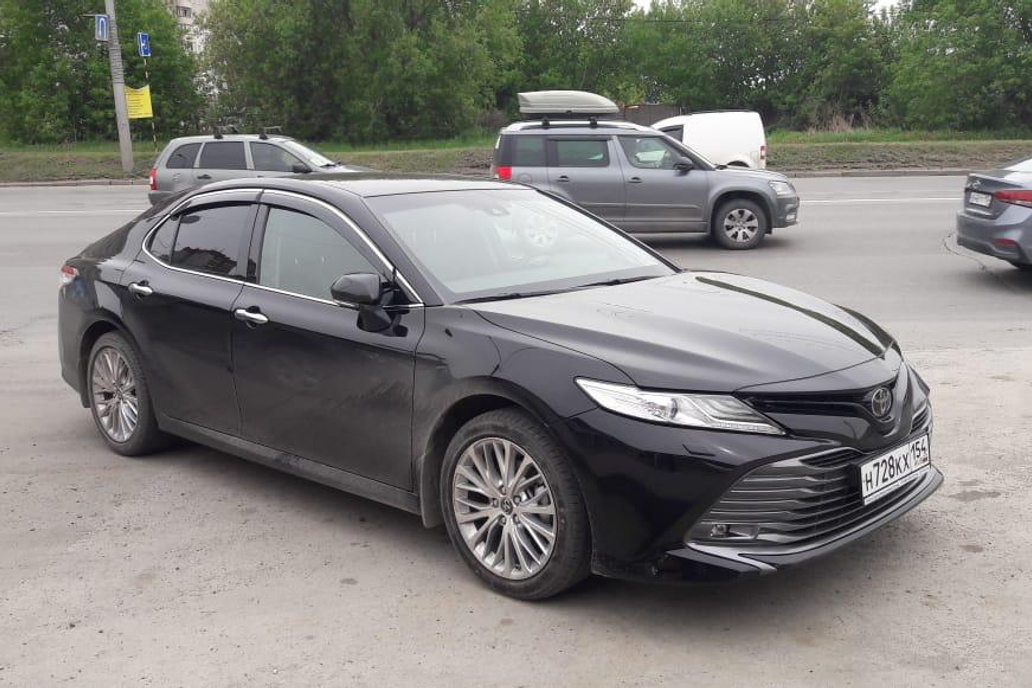 Toyota Camry 2019 черная