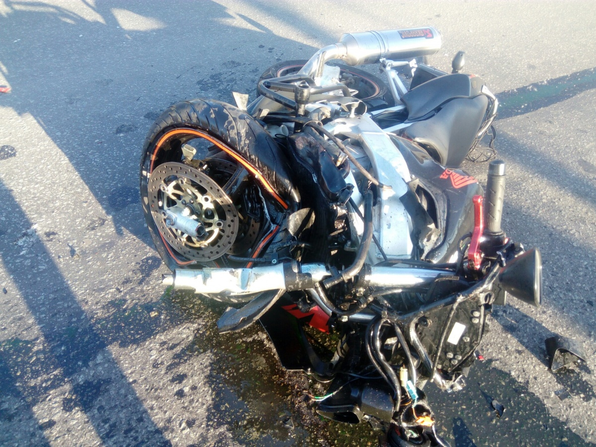 Мотоциклист после аварии