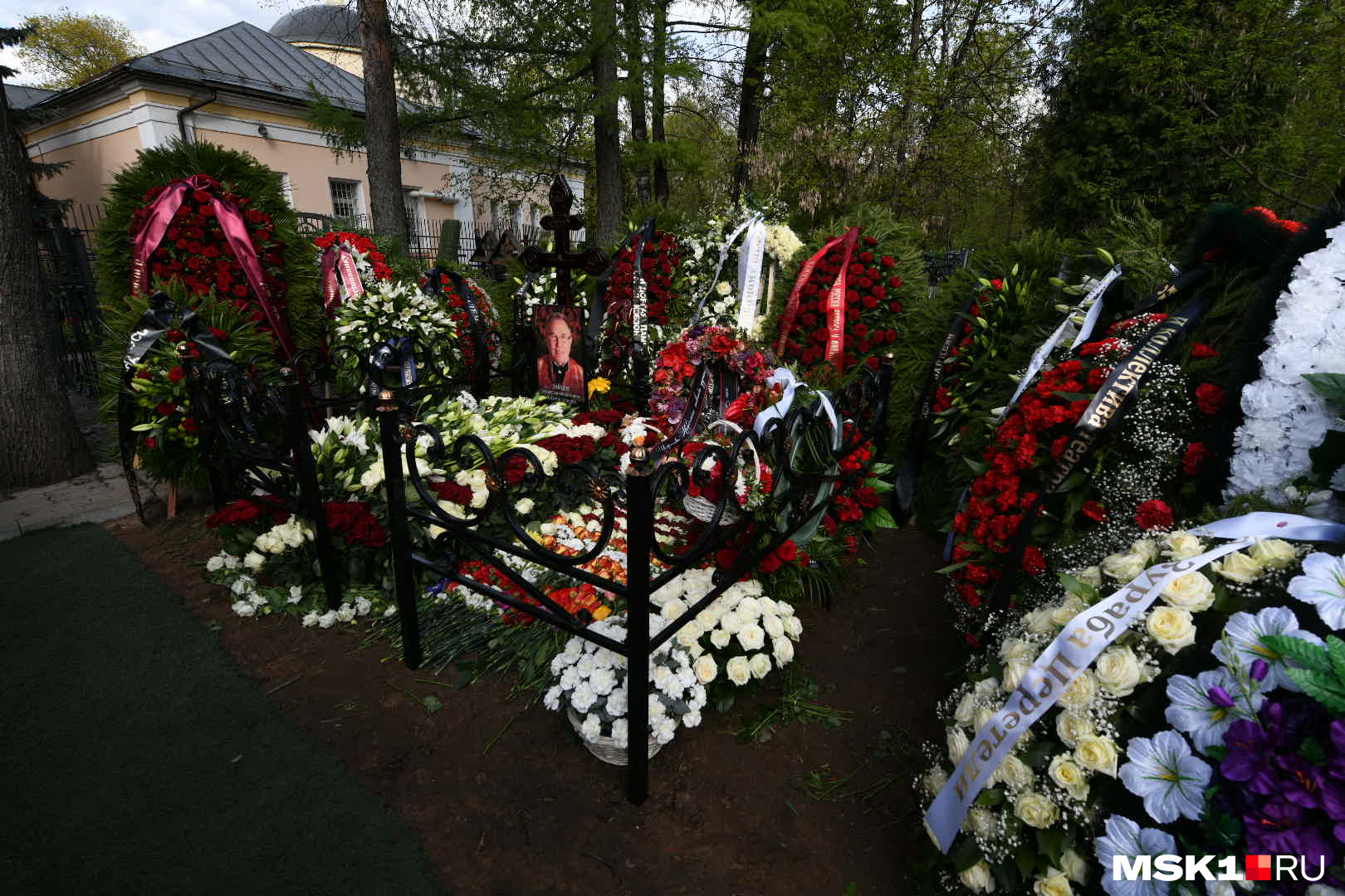 красивые могилы на кладбищах фото россия
