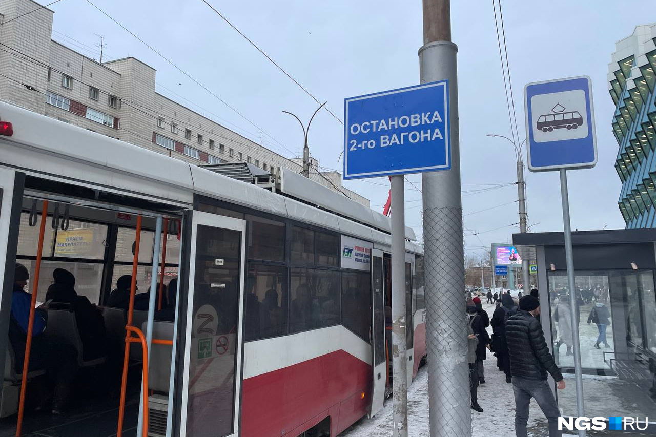 остановка метро уралмаш