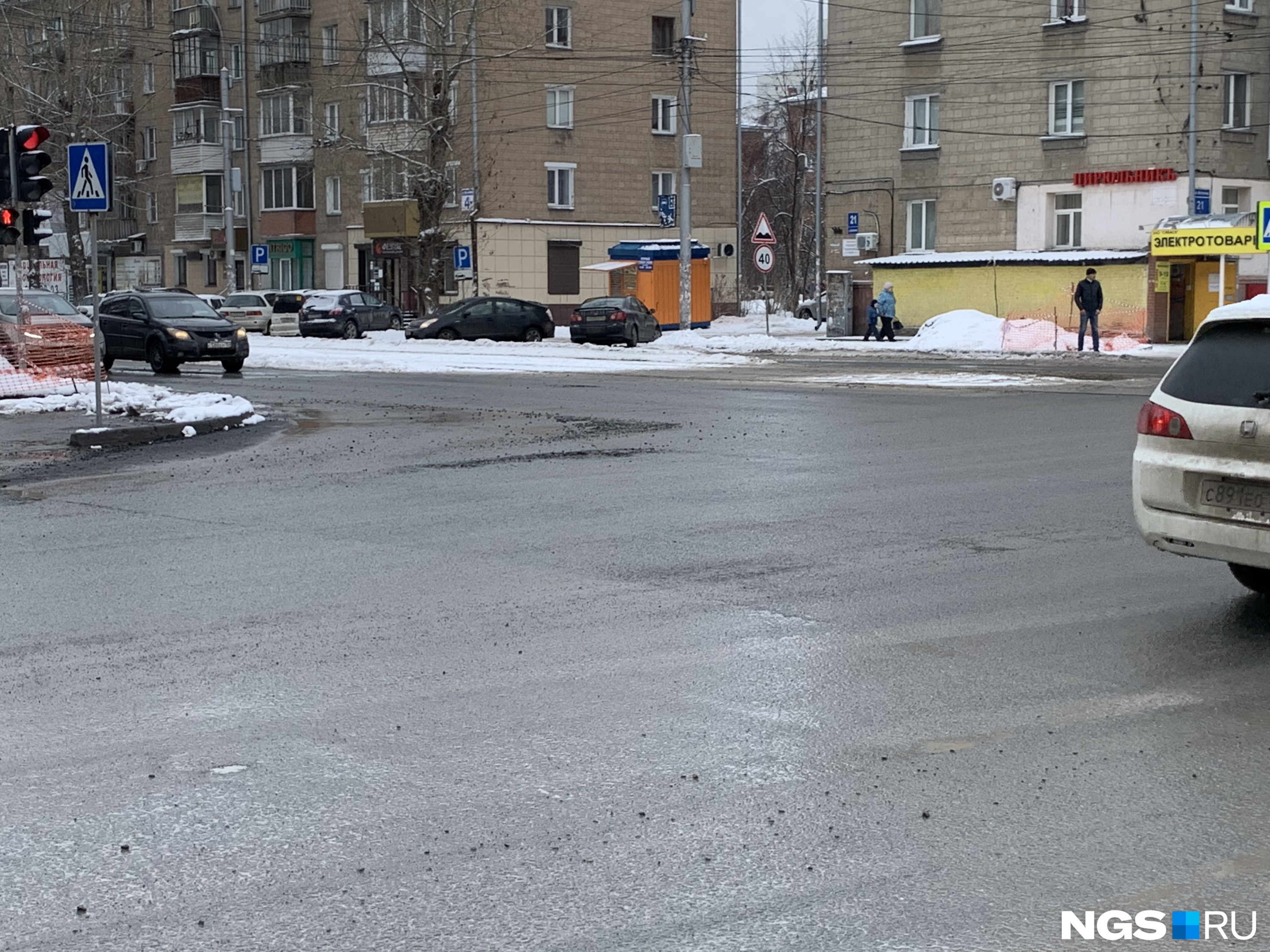 На улице Блюхера точно работали в холода и слякоть