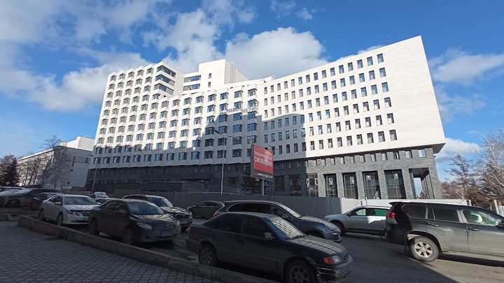 «Русгидро» заказала проект перепланировки несостоявшейся гостиницы «Сибиряка» на Театральной за 140 миллионов рублей