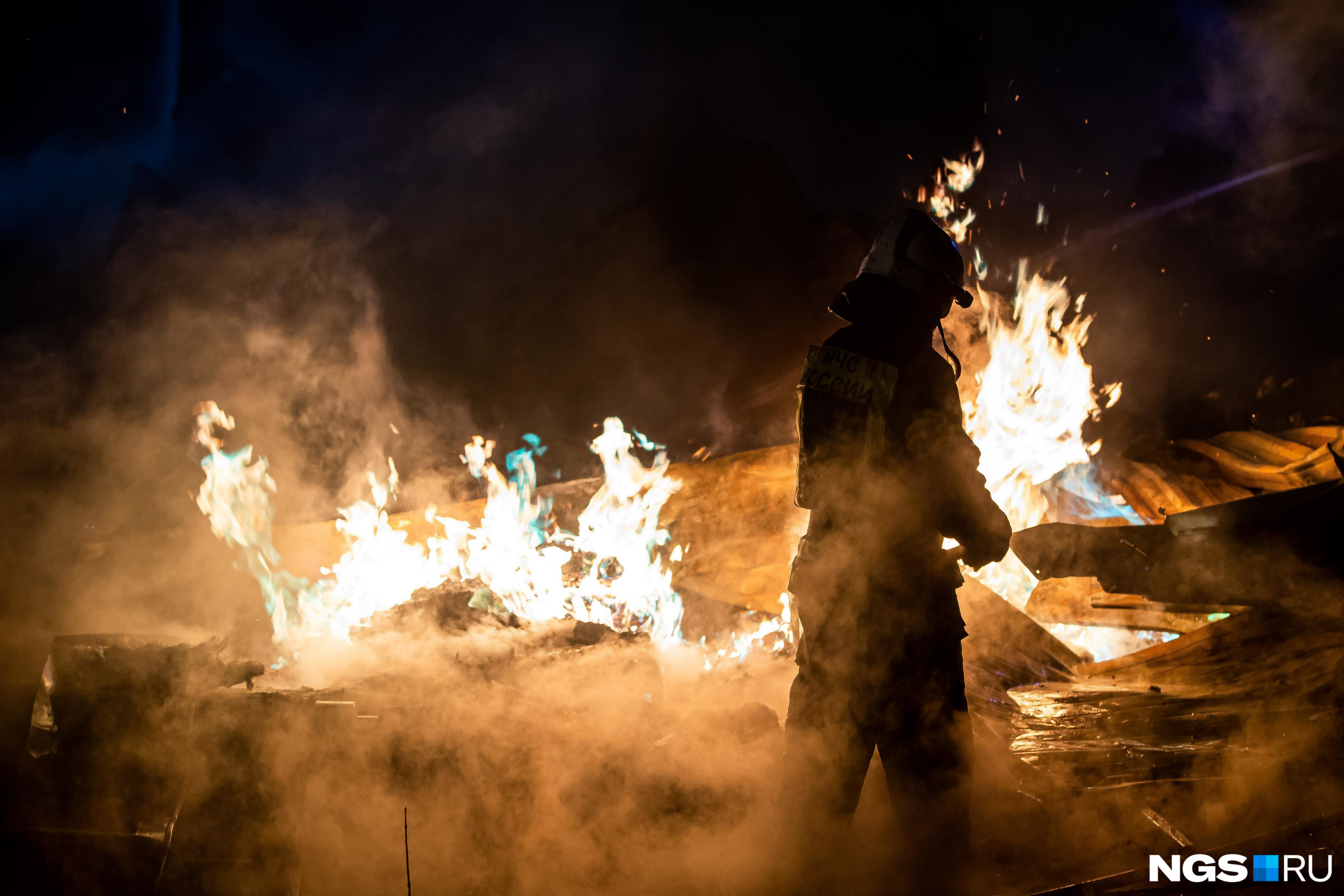 Пожарные 15 раз выезжали на тушение пожаров в новогоднюю ночь в Забайкалье