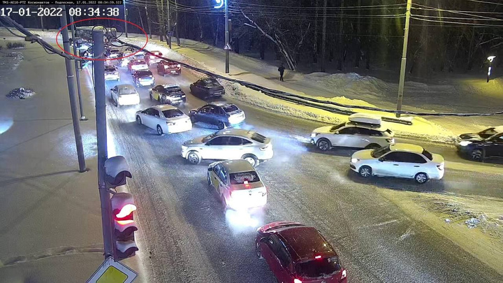 Утреннее ДТП возле Гознака парализовало движение автотранспорта в Перми