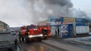 В Магнитогорске на площади больше тысячи квадратных метров загорелся вещевой рынок