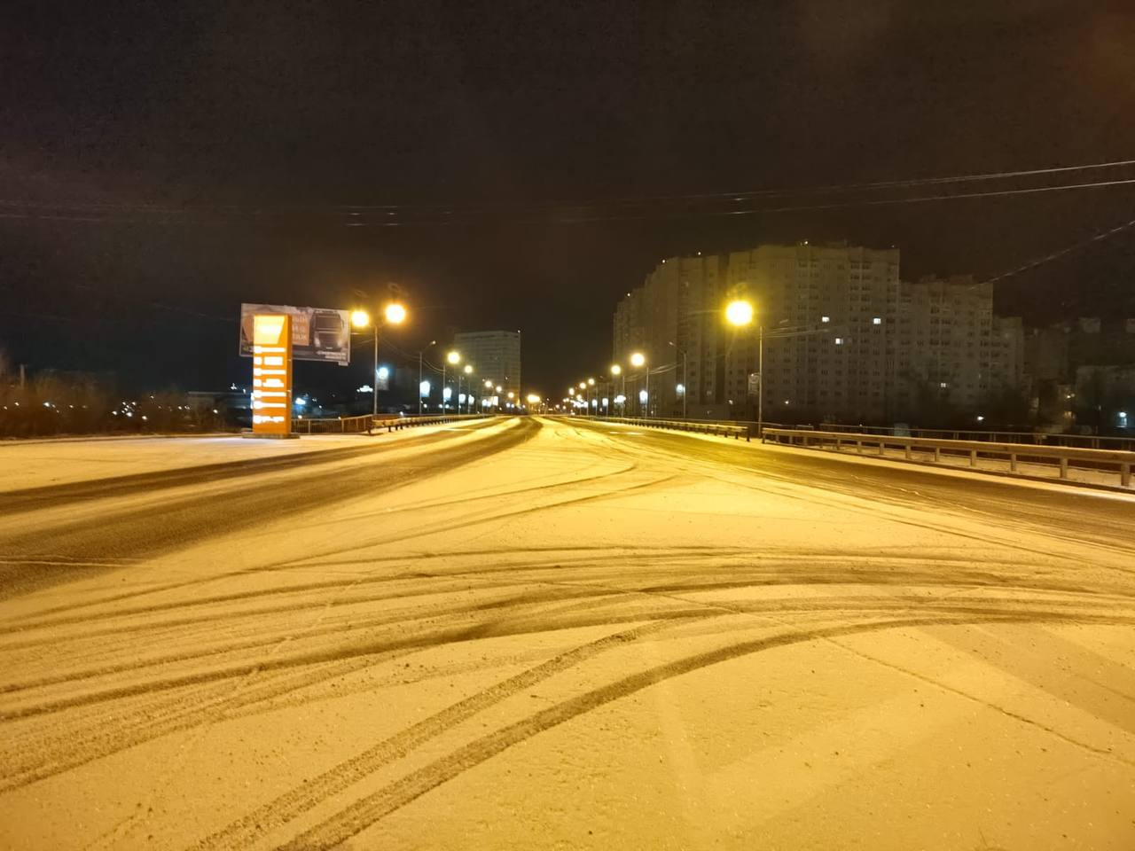 Утро 11 ноября. Дорога ночью в городе. Ночной дрифт Чита. Снежная дорога ночью фото. Ночная Чита.