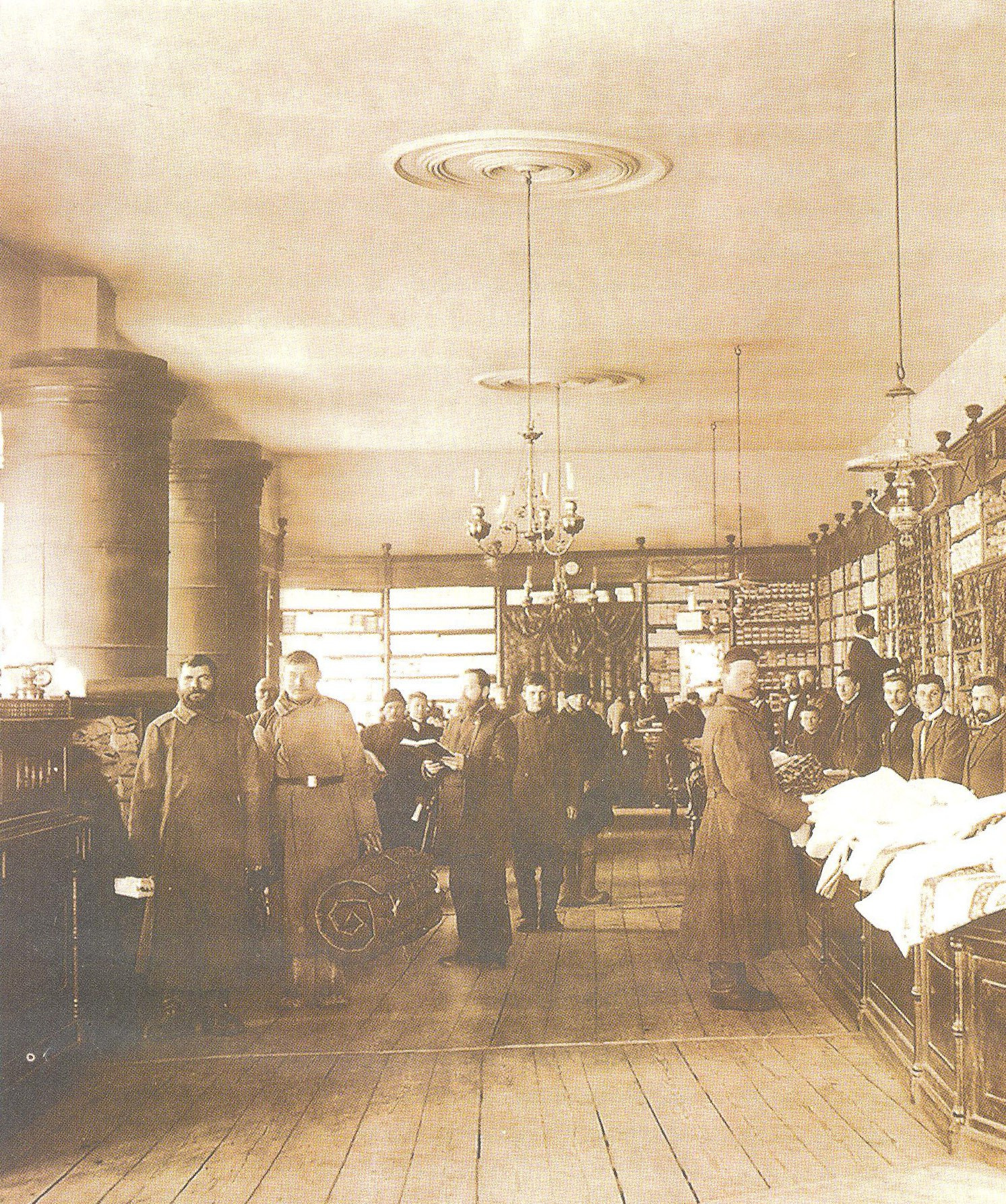 Так выглядел магазин купца <nobr class="_">А. Ф. Второва</nobr> в 1895 году