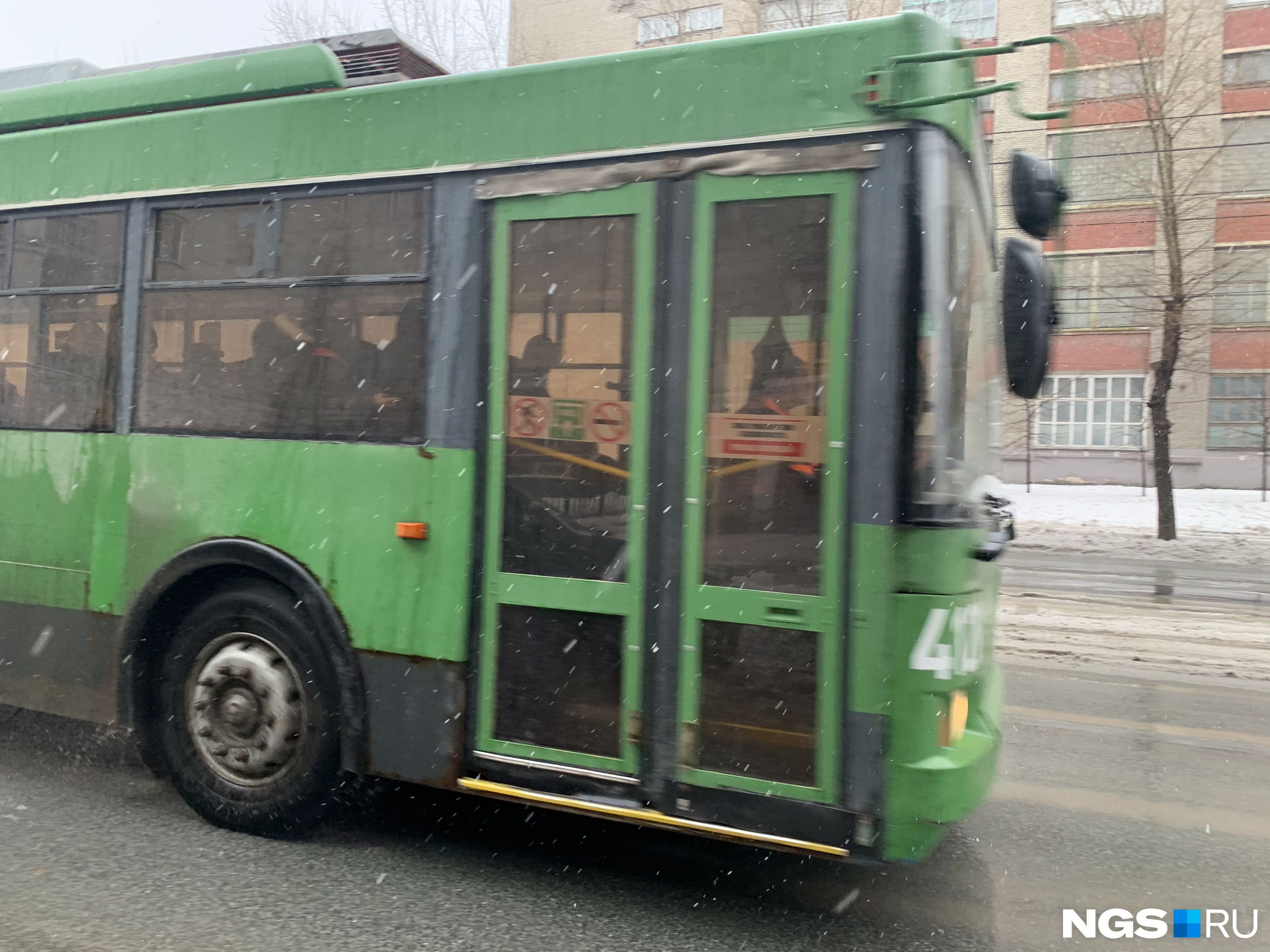Утром тоже народу не битком
