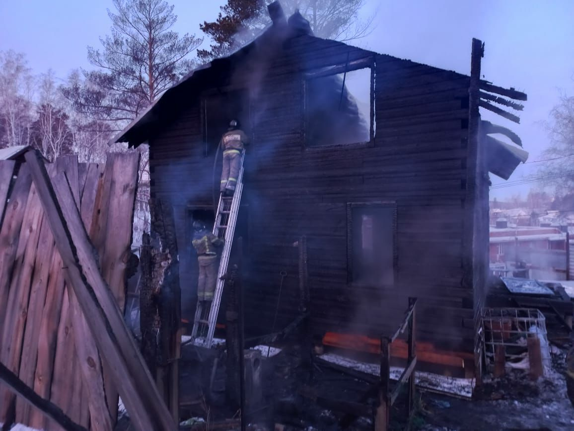 Прокуратура показала фото и видео с места пожара в Маркова, где погибли трое детей