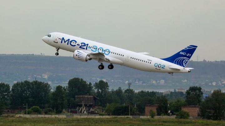 МС-21 может пополнить парк российской чартерной компании Azur Air