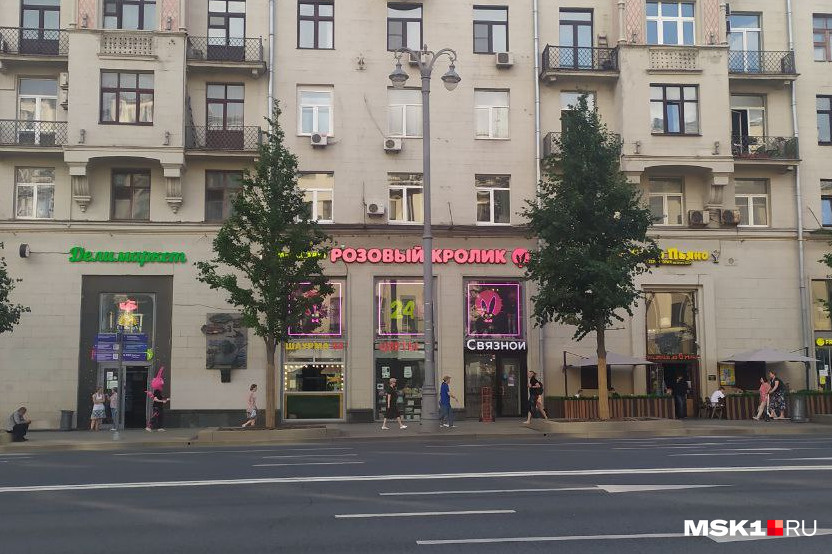 Флагманский магазин «Розового кролика» находится прямо на Тверской улице