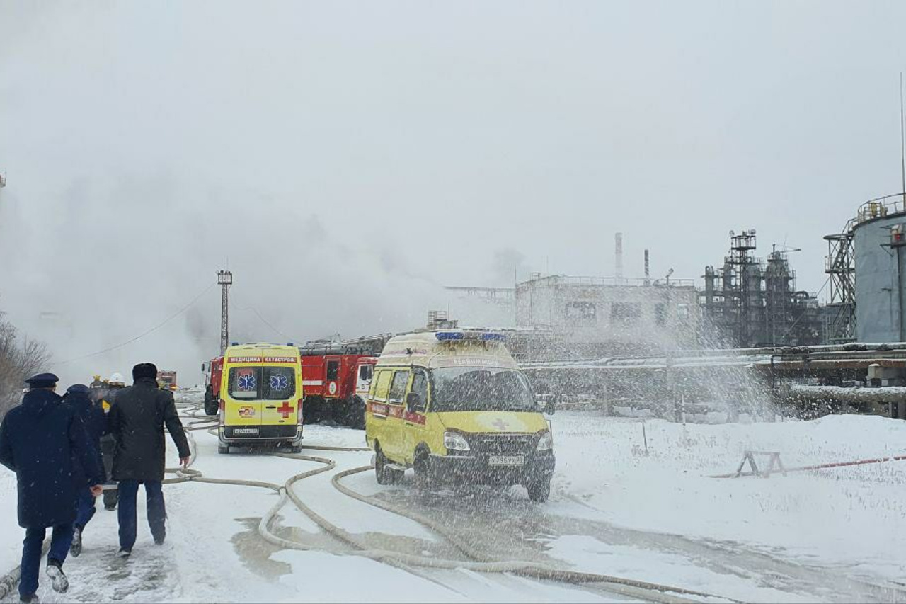 15 декабря 2014. Пожар в Ангарске на нефтеперерабатывающем заводе. АНХК пожар. Ангарск НПЗ пожар.