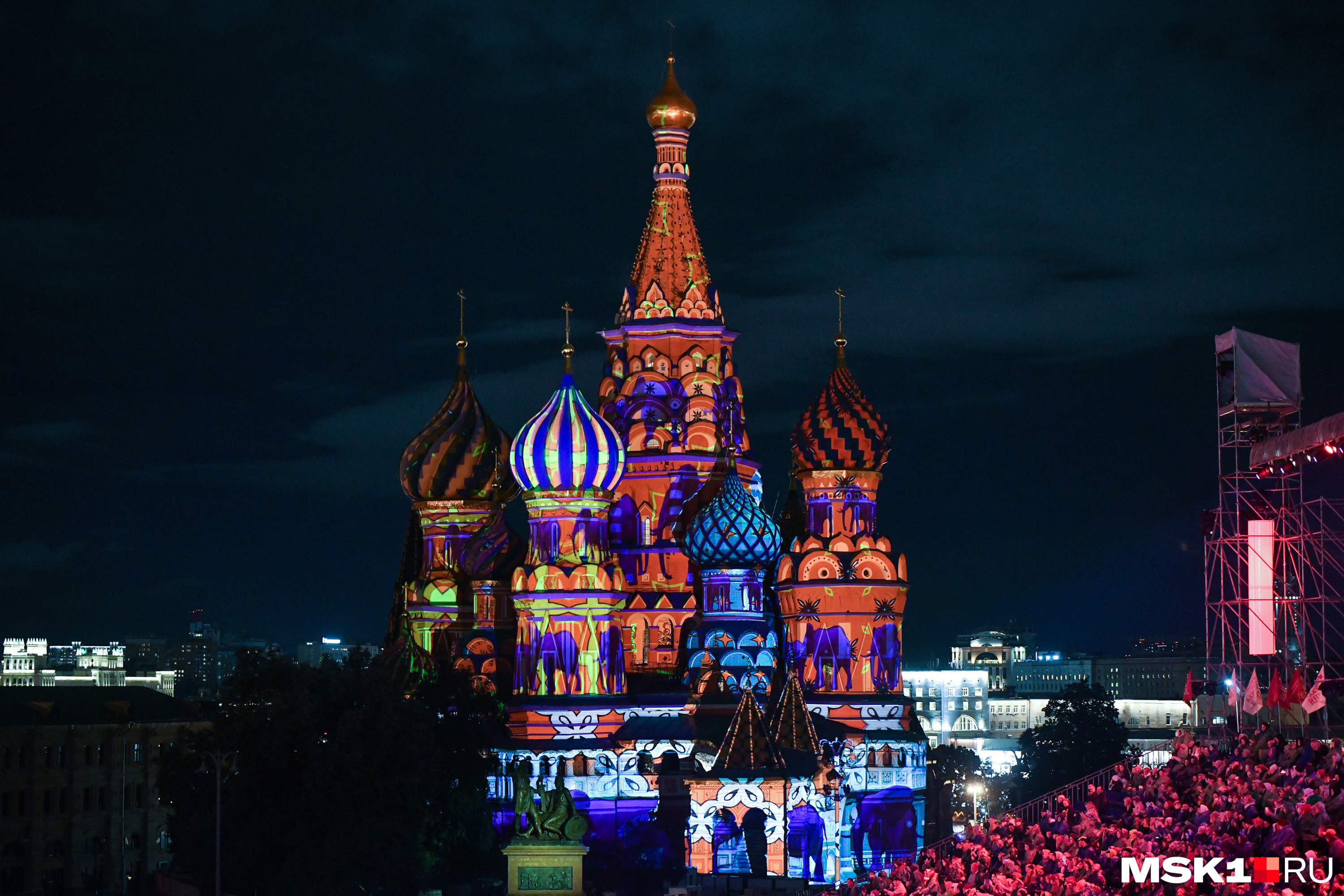 Куда пойти в москве 17 февраля. Москва красная площадь фото. Концерт на красной площади. Вечерний концерт на красной площади. Фотосессия на красной площади.