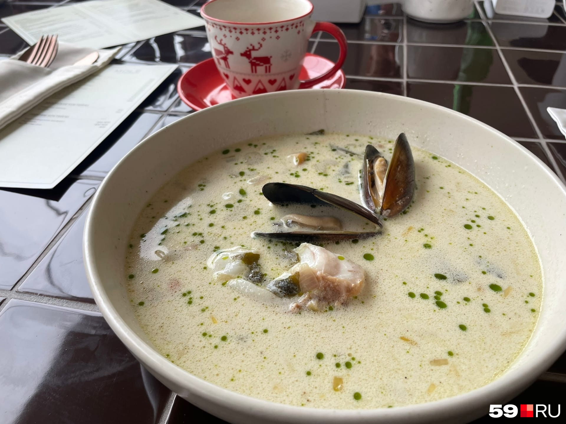 Сливочный суп с треской и мидиями
