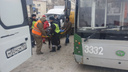 В центре Новосибирска «Газель» въехала в троллейбус — от удара пострадал пассажир троллейбуса