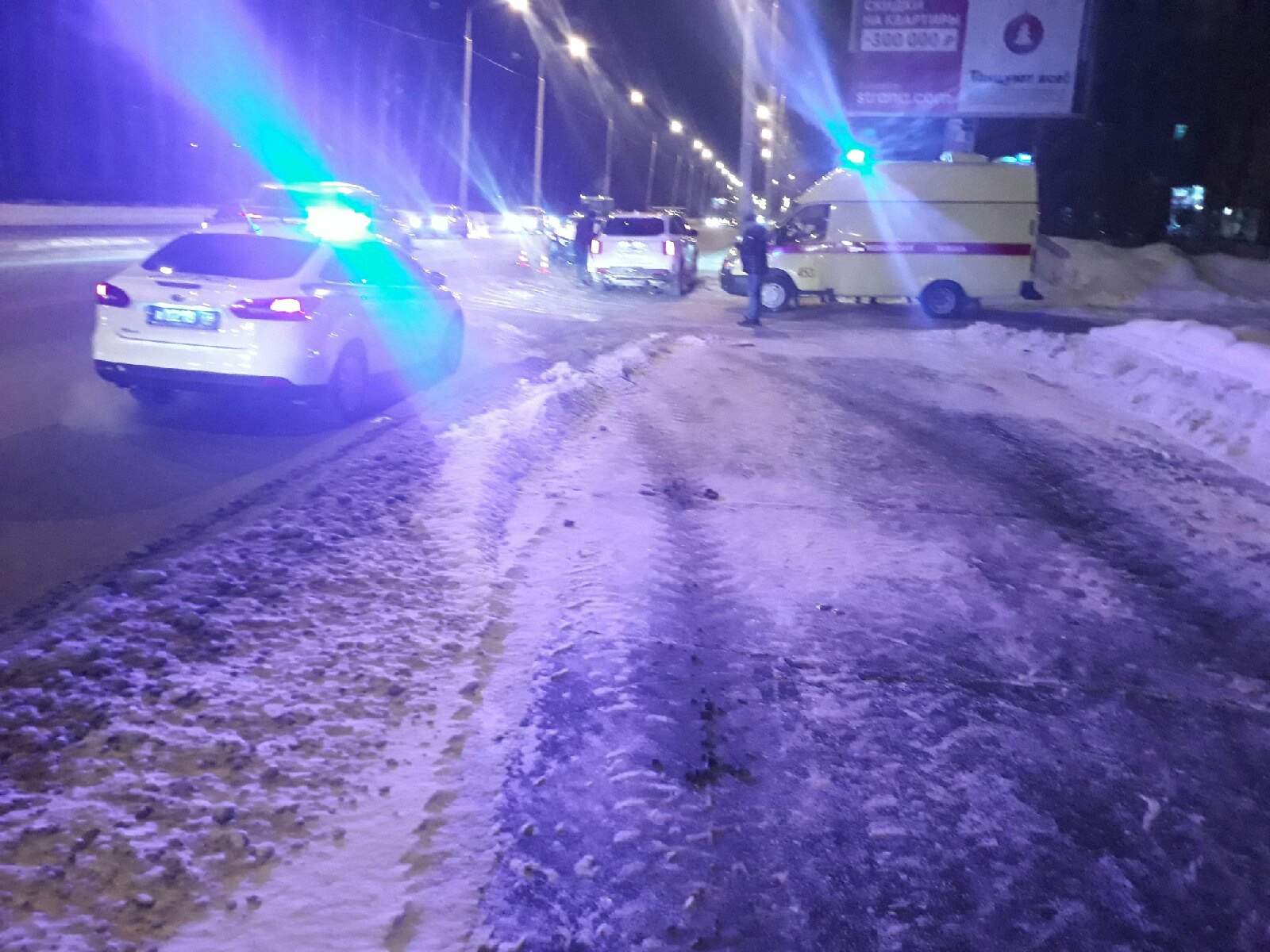 На место приехала скорая помощь На место приехала скорая помощь