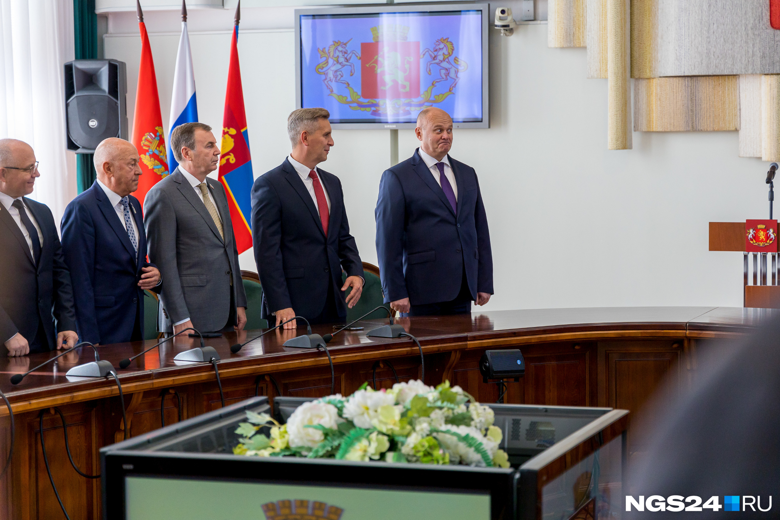 Владислав Логинов выглядел по-настоящему довольным на церемонии Владислав Логинов выглядел по-настоящему довольным на церемонии