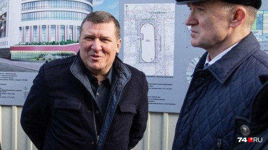 Владелец «КУБы» Артур Никитин (слева) обещал экс-губернатору Борису Дубровскому достроить гостиницу на улице Васенко. Но что-то опять пошло не так Владелец «КУБы» Артур Никитин (слева) обещал экс-губернатору Борису Дубровскому достроить гостиницу на улице Васенко. Но что-то опять пошло не так