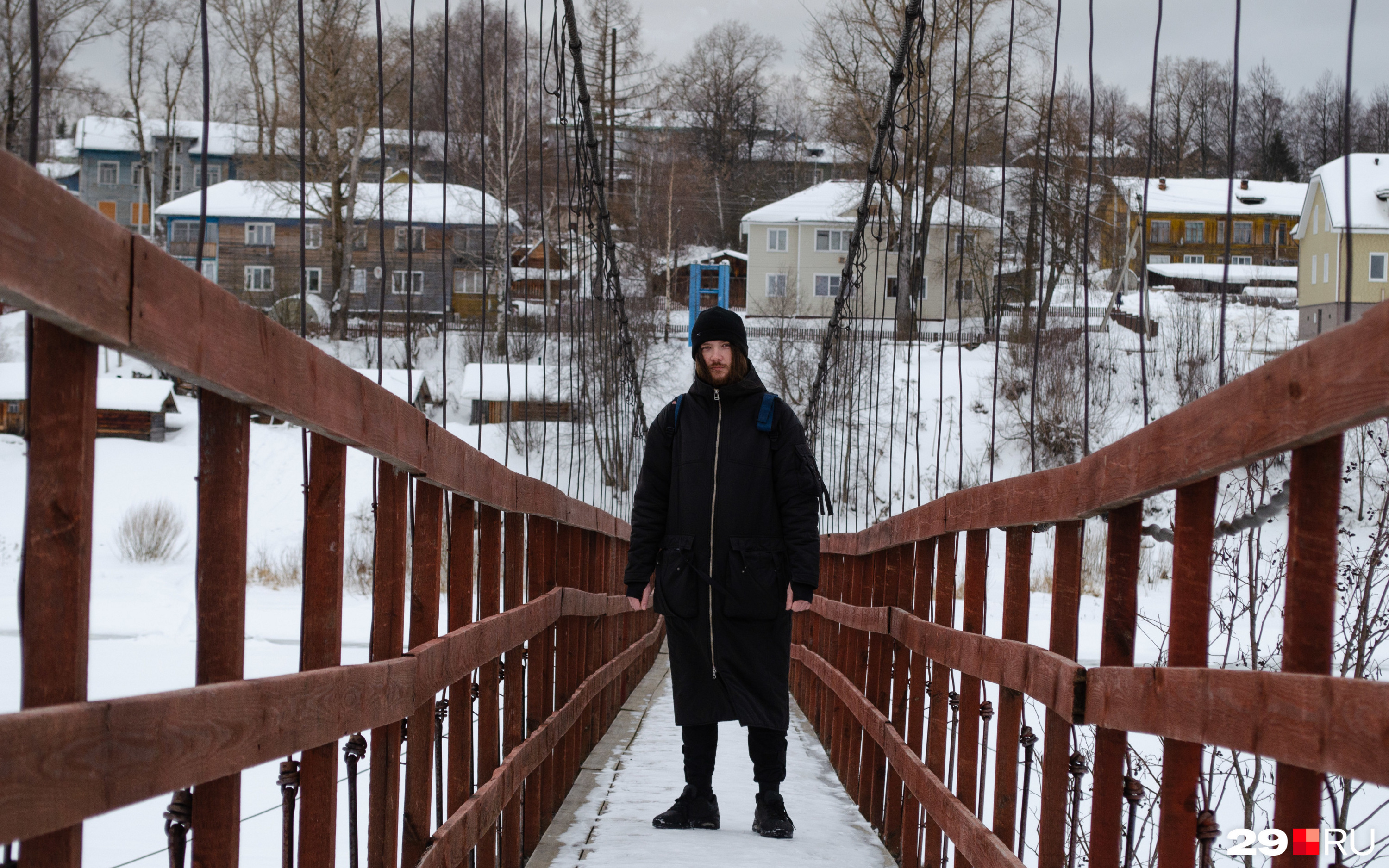 Тот самый скользкий мост в Малиновке, на котором мы сообщили местной жительнице про визит Путина