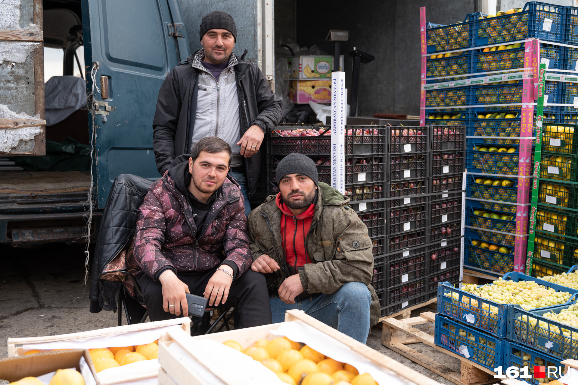 Некоторые продавцы овощного говорят, что перевоз контейнера с товаром может стоить 100 тысяч рублей
