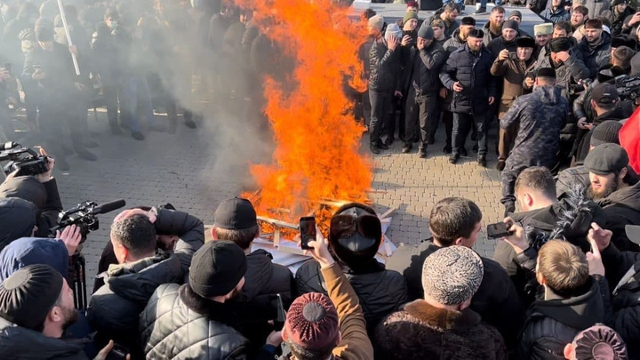 В Грозном состоялся митинг с требованием привлечь к ответственности семью Янгулбаевых