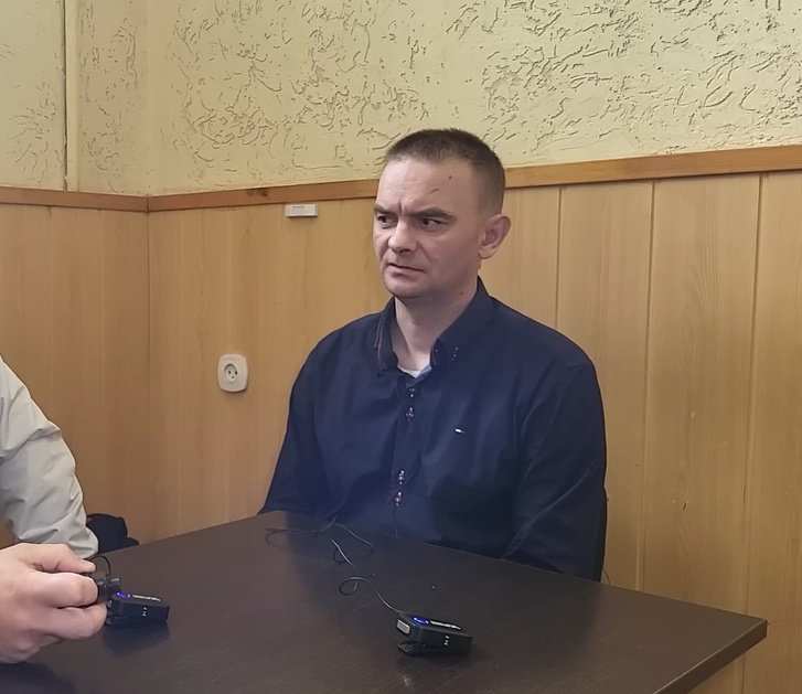 Это скриншот с видео, на котором Дмитрий дает интервью. Когда сняли эти кадры, сказать точно нельзя