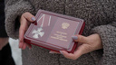Дзержинца Романа Лядова наградили орденом Мужества посмертно. Ранее в СВО также погиб его сын