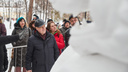 Мэр осмотрел Обскую тропу: как прошел конкурс снежных скульптур в Новосибирске — 10 кадров из парка