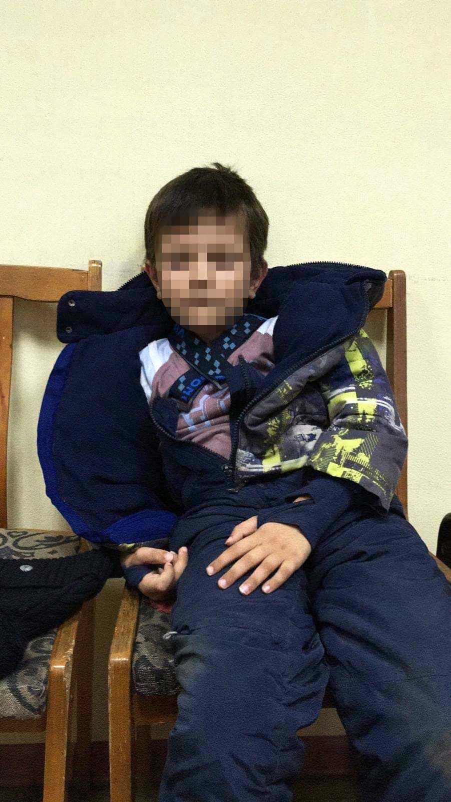 Ребенок оказался один в магазине на Чичерина Ребенок оказался один в магазине на Чичерина