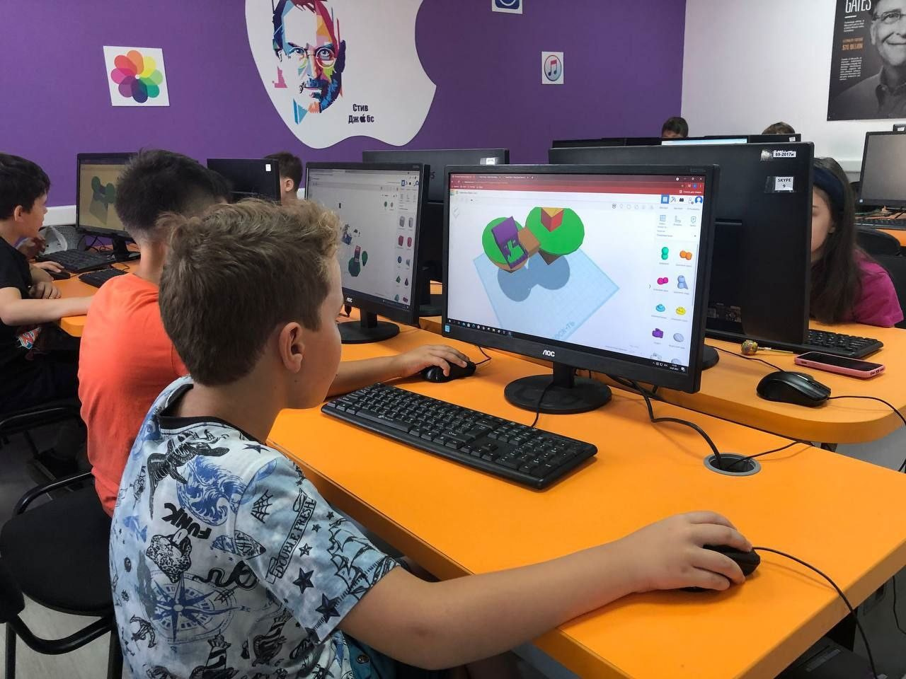 За две недели в летнем IT-лагере дети пробуют себя в различных компьютерных специальностях За две недели в летнем IT-лагере дети пробуют себя в различных компьютерных специальностях