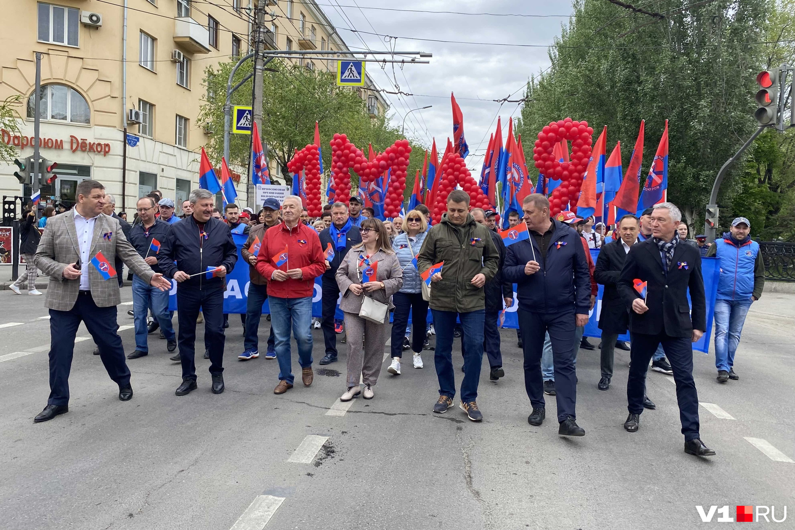 Волгоградский последний новости. Первомайская демонстрация. Первое мая демонстрация. Парад 1 мая. Демонстрация 1 мая.