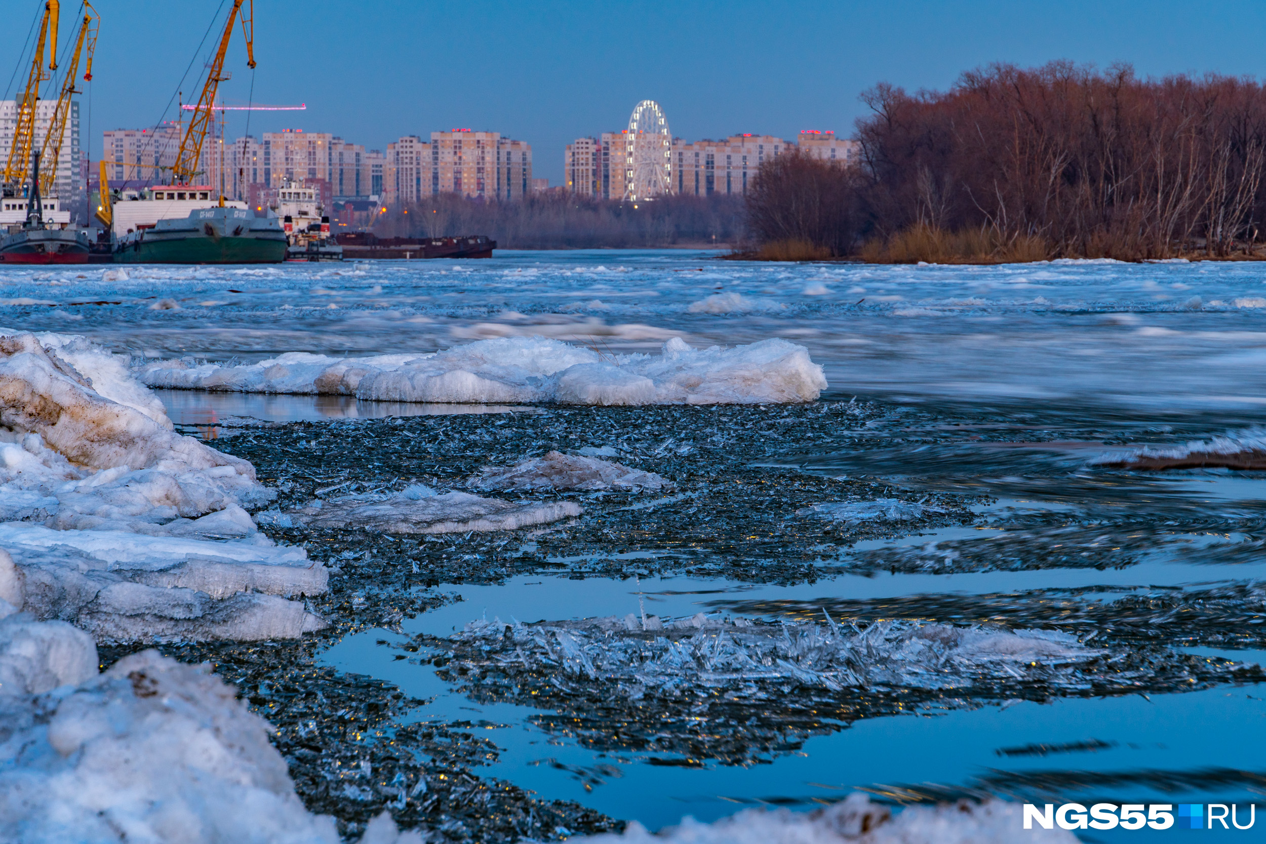 Когда начинается ледоход на реке. Ледоход на Иртыше 2023 в Омске. Ледоход на Иртыше в Омске. Ледоход Нефтеюганск 2022.