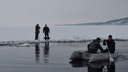 В Тольятти напротив Комсомольского района на льдине застряли два рыбака